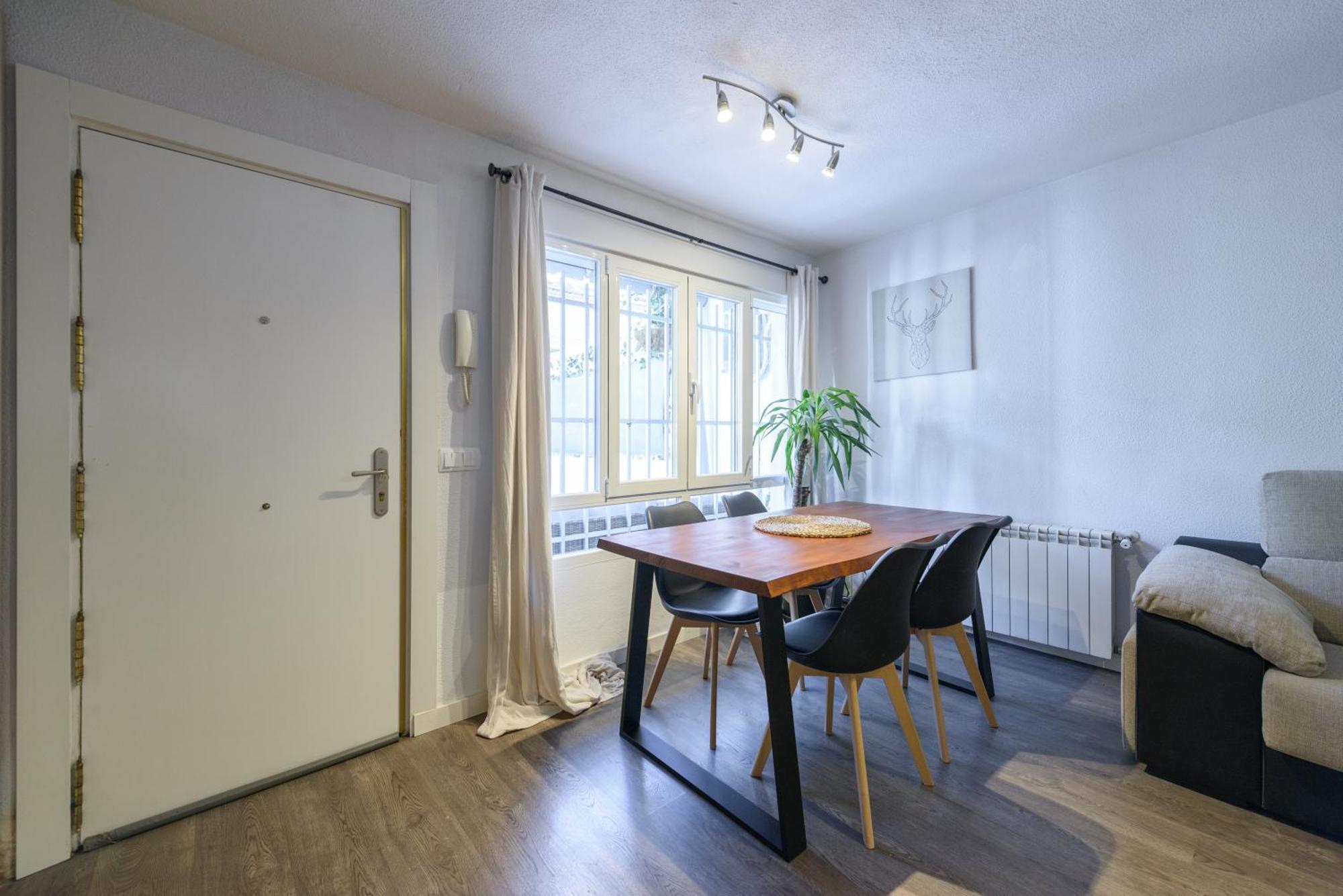 Sabadell Calle, Casa Familiar De 3 Dormitorios Con Terraza Junto Metro Fuencarral مدريد المظهر الخارجي الصورة
