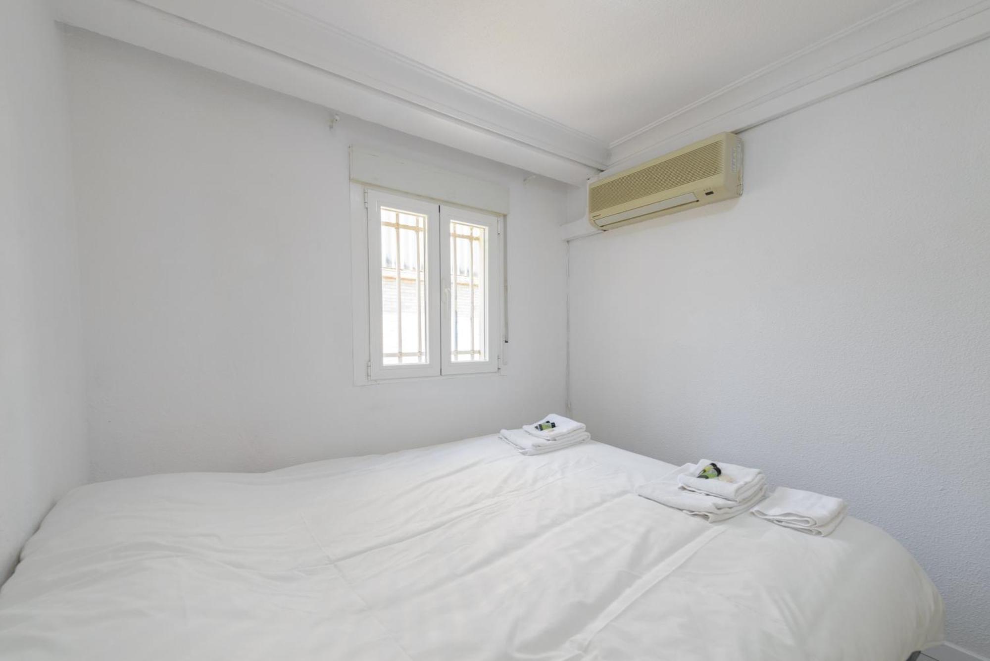 Sabadell Calle, Casa Familiar De 3 Dormitorios Con Terraza Junto Metro Fuencarral مدريد المظهر الخارجي الصورة