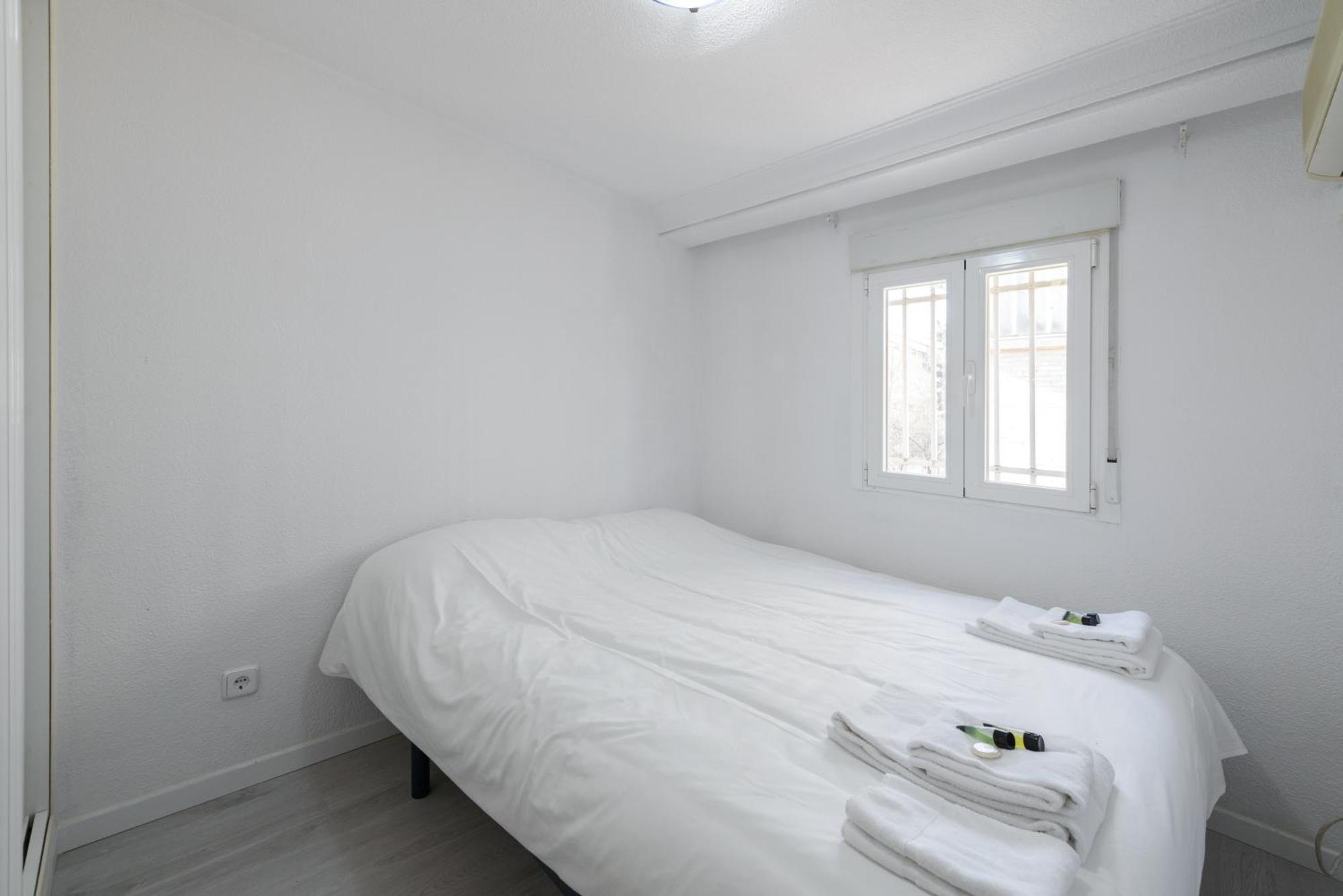 Sabadell Calle, Casa Familiar De 3 Dormitorios Con Terraza Junto Metro Fuencarral مدريد المظهر الخارجي الصورة