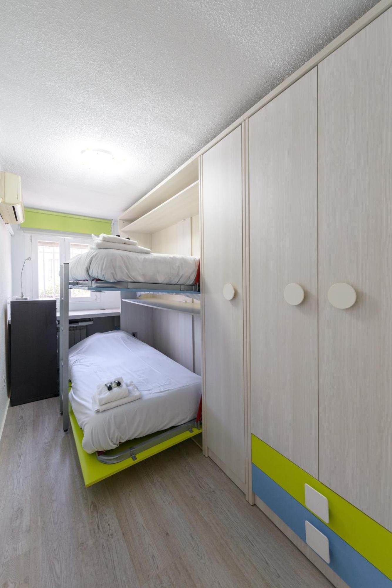 Sabadell Calle, Casa Familiar De 3 Dormitorios Con Terraza Junto Metro Fuencarral مدريد المظهر الخارجي الصورة