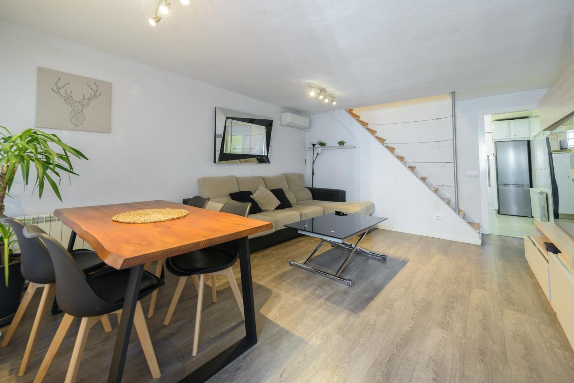 Sabadell Calle, Casa Familiar De 3 Dormitorios Con Terraza Junto Metro Fuencarral مدريد المظهر الخارجي الصورة