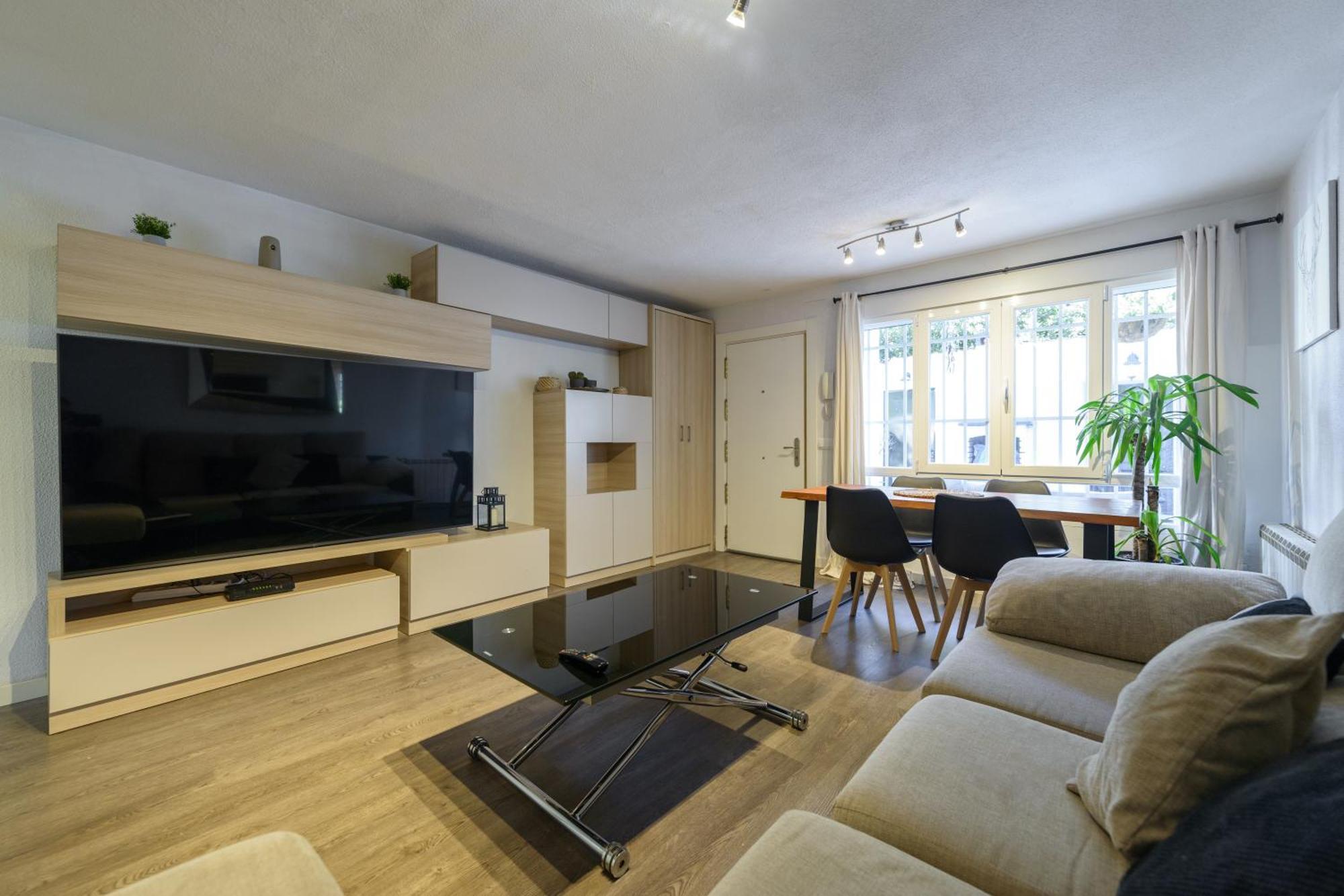 Sabadell Calle, Casa Familiar De 3 Dormitorios Con Terraza Junto Metro Fuencarral مدريد المظهر الخارجي الصورة