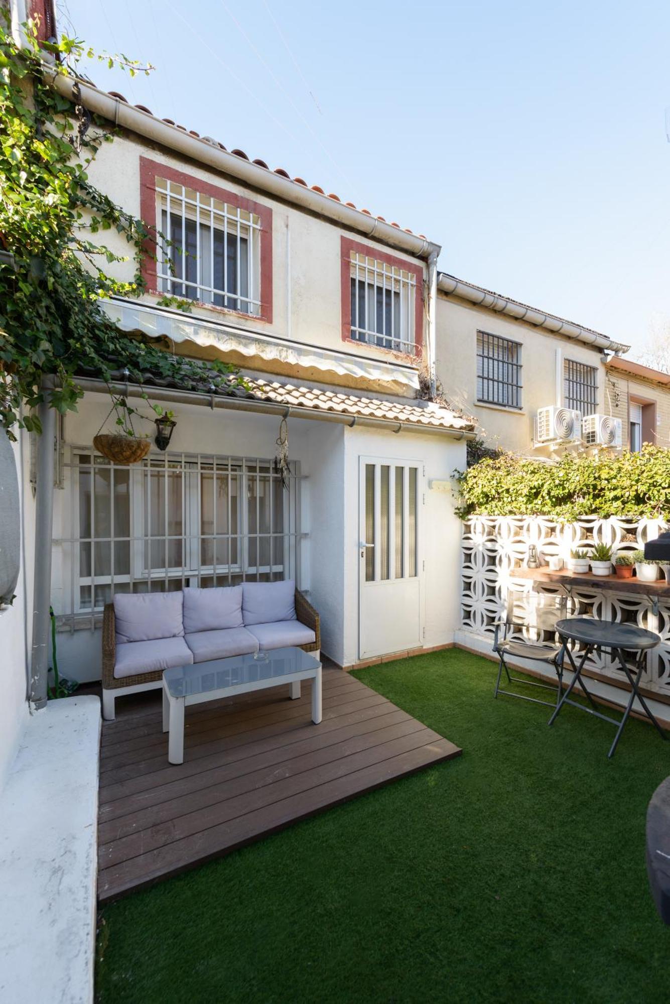 Sabadell Calle, Casa Familiar De 3 Dormitorios Con Terraza Junto Metro Fuencarral مدريد المظهر الخارجي الصورة