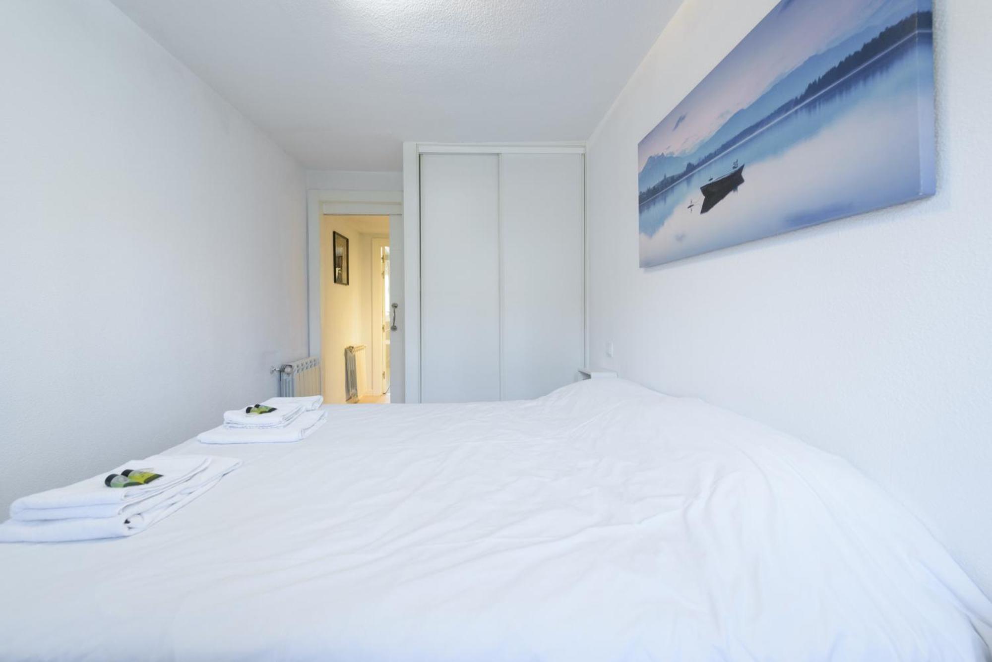 Sabadell Calle, Casa Familiar De 3 Dormitorios Con Terraza Junto Metro Fuencarral مدريد المظهر الخارجي الصورة