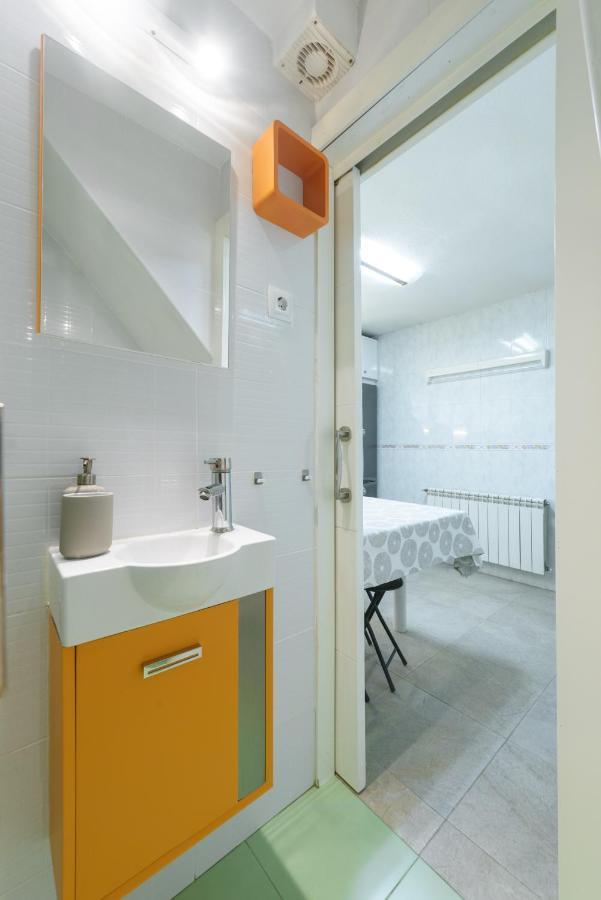 Sabadell Calle, Casa Familiar De 3 Dormitorios Con Terraza Junto Metro Fuencarral مدريد المظهر الخارجي الصورة
